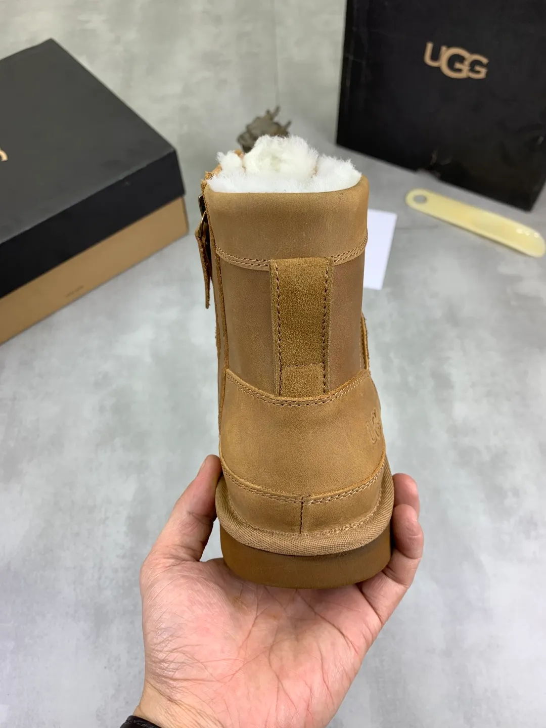 Men's shoes P620 New arrival🆕🆕🆕 IUGGI Men's British retro Martin boots Winter new men's outdoor hiking boots First layer of cowhide on the outside and wool on the inside Comfortable and warm Rubber sole sole Non-slip and firm Trendy and fashionable Casual and versatile Size: 39-44 (38 45 customized) Color: two colors